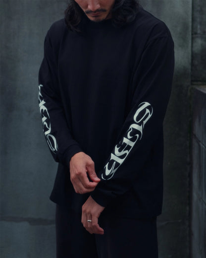 SLEEVE TYPOGRAPHY LONG T-SHIRT